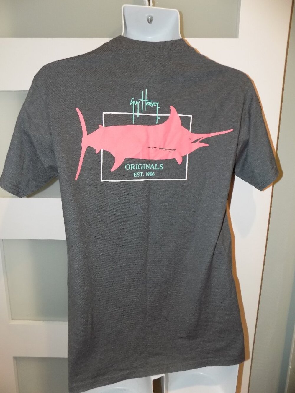 Guy Harvey Originals SS Charcoal Gray Pocket T-Shirt Size S Men's